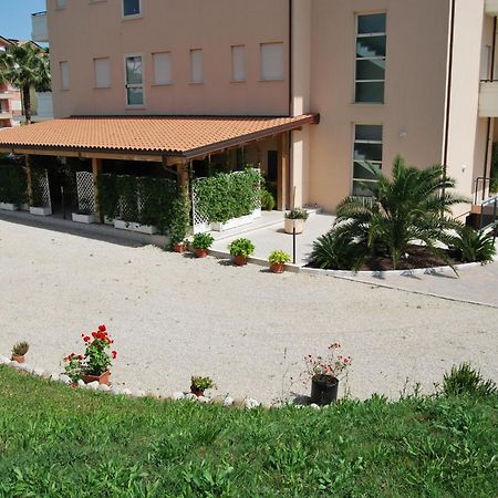 Hotel Europa Nereto Exterior photo