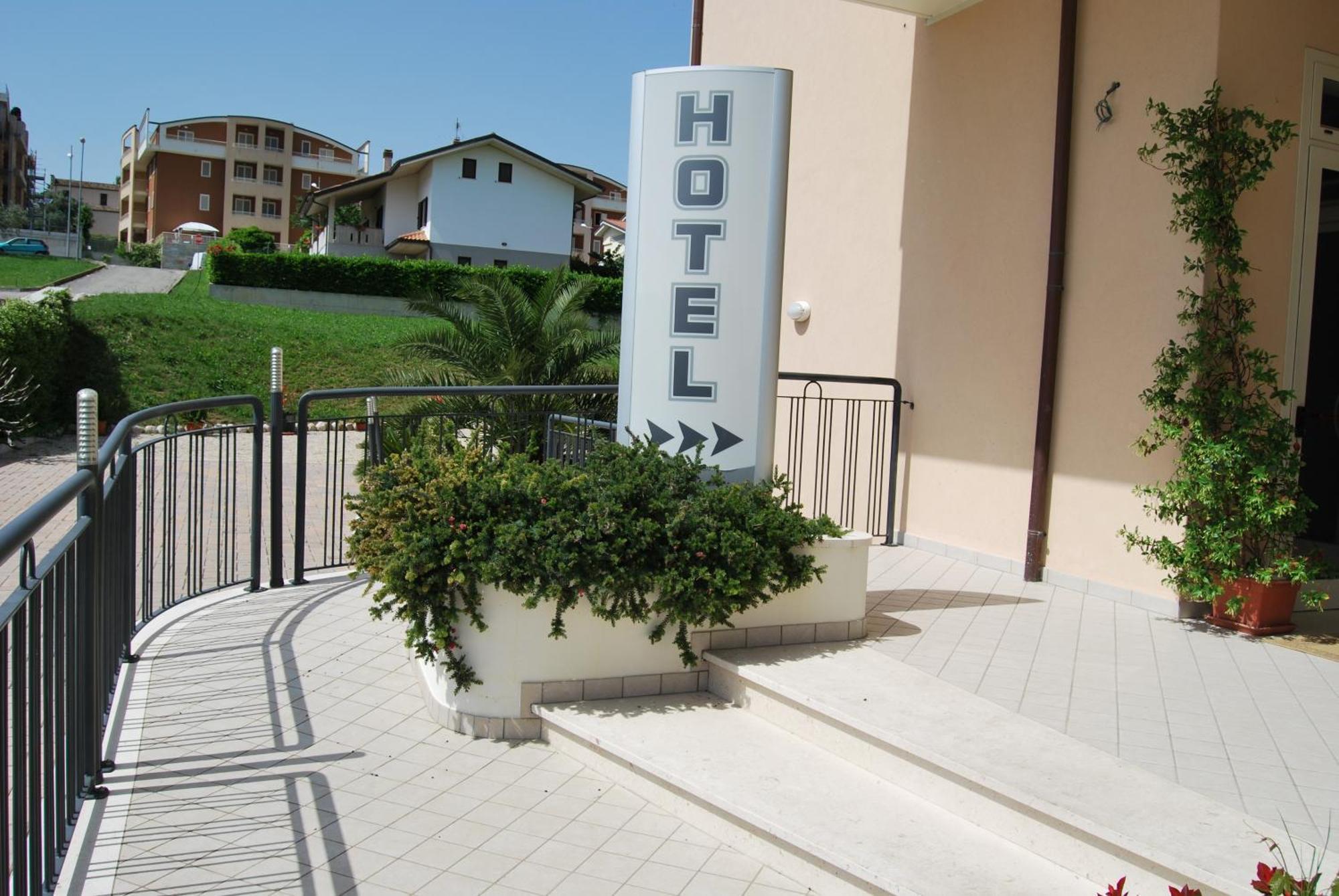 Hotel Europa Nereto Exterior photo