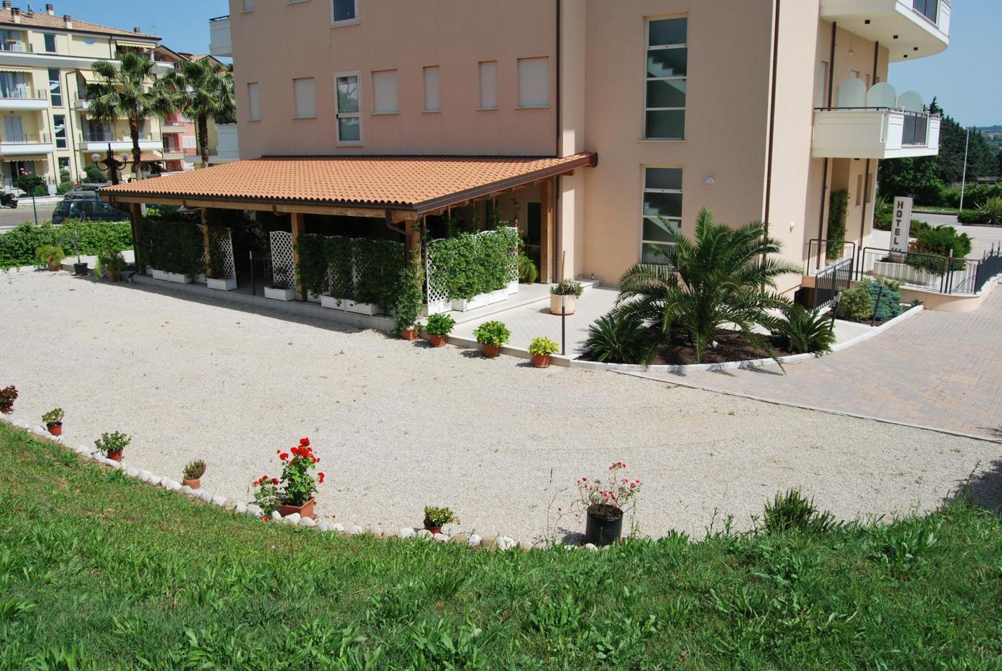 Hotel Europa Nereto Exterior photo